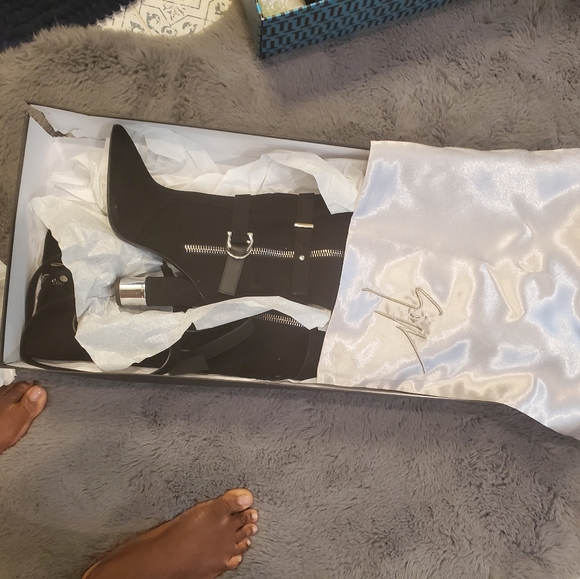 Woman boots - Picture 3 of 5